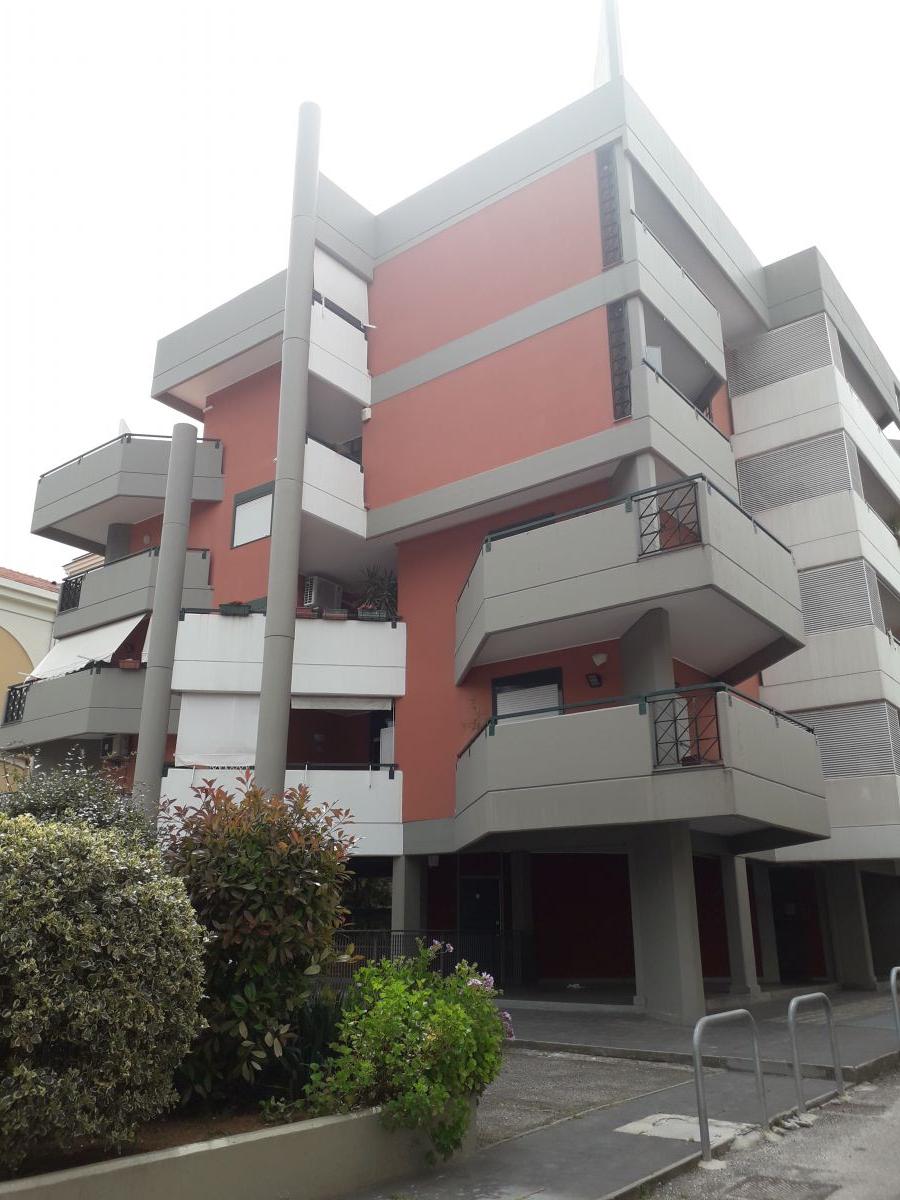 Appartamento di 3 vani /110 mq a Bari - Carbonara