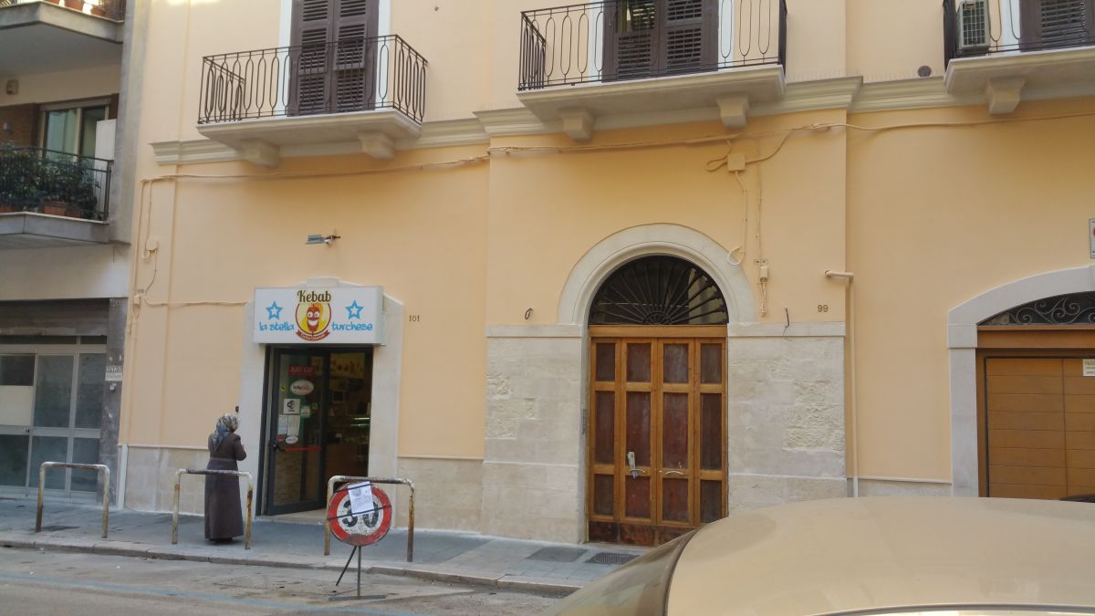 Locale commerciale / Negozio di 1 vani /87 mq a Bari - Murat (zona Ateneo)