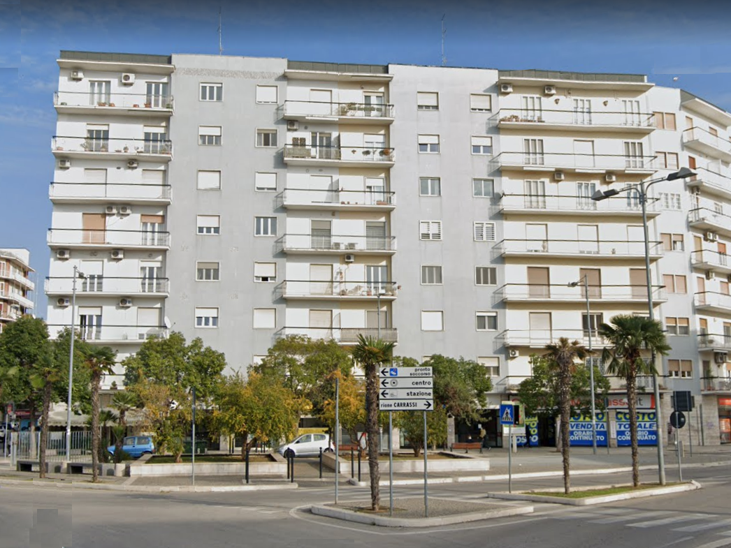 Appartamento di 5 vani /132 mq a Bari - Picone (zona Policlinico) + Box auto 20 mq. ca