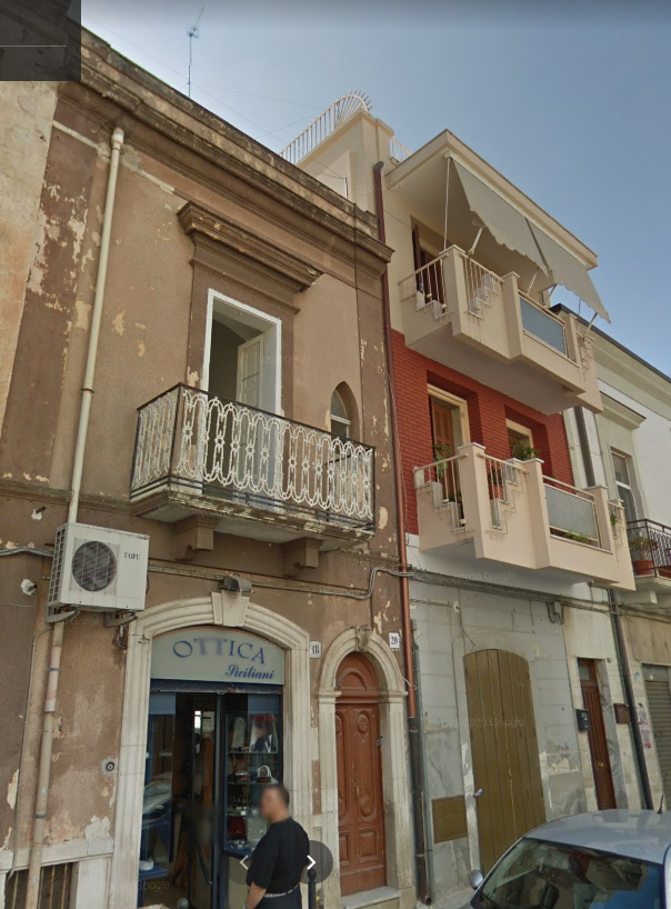 Casa indipendente di 6 vani /150 mq a Bari - Carbonara (zona piazza centrale)