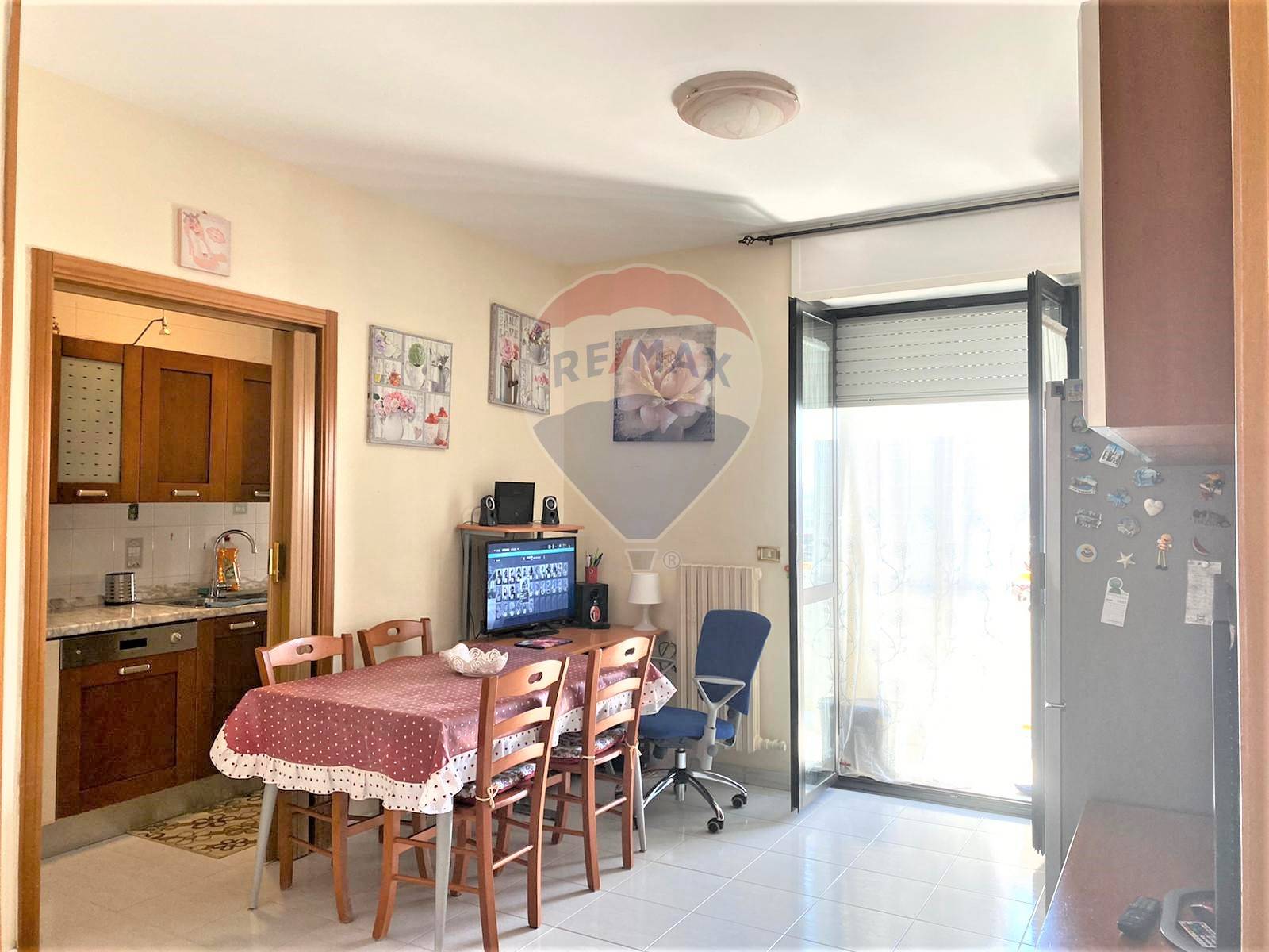 Appartamento di 3 vani /64 mq a Bari - San Girolamo (zona S. Girolamo)