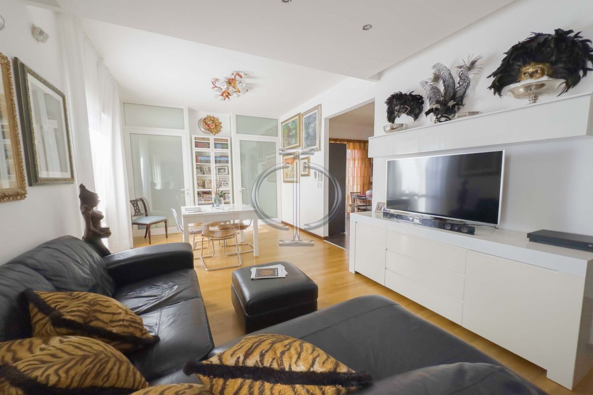 Villa (zona residenziale) di  6 vani /251 mq  a Bari - Palese