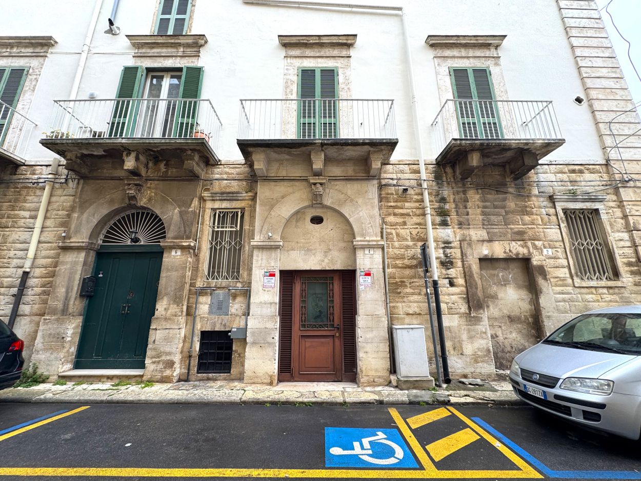 Locale commerciale in vendita