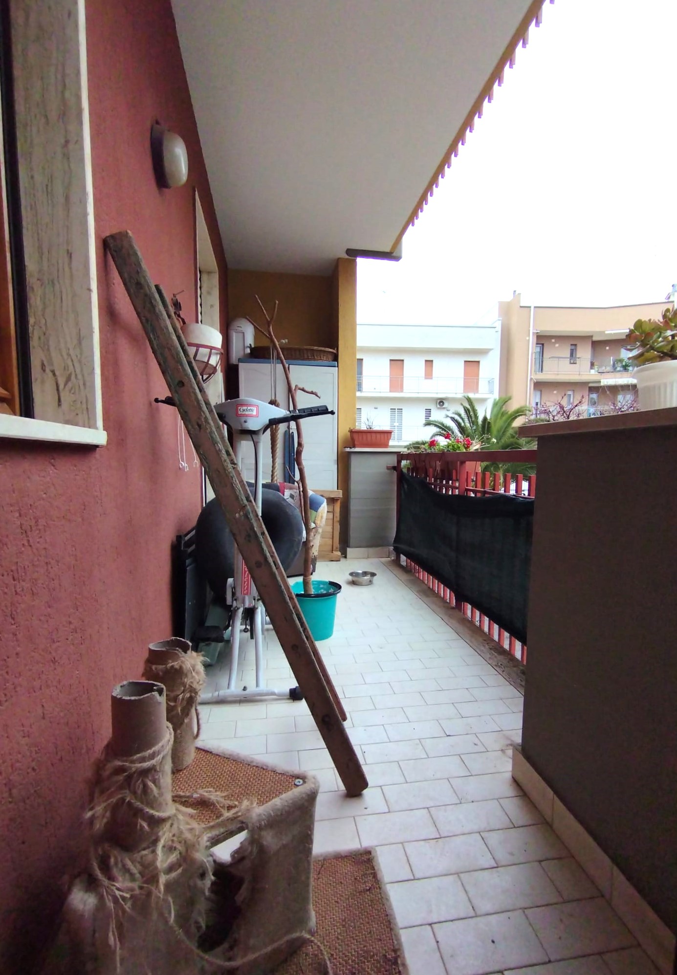 TRILOCALE CON BOX AUTO