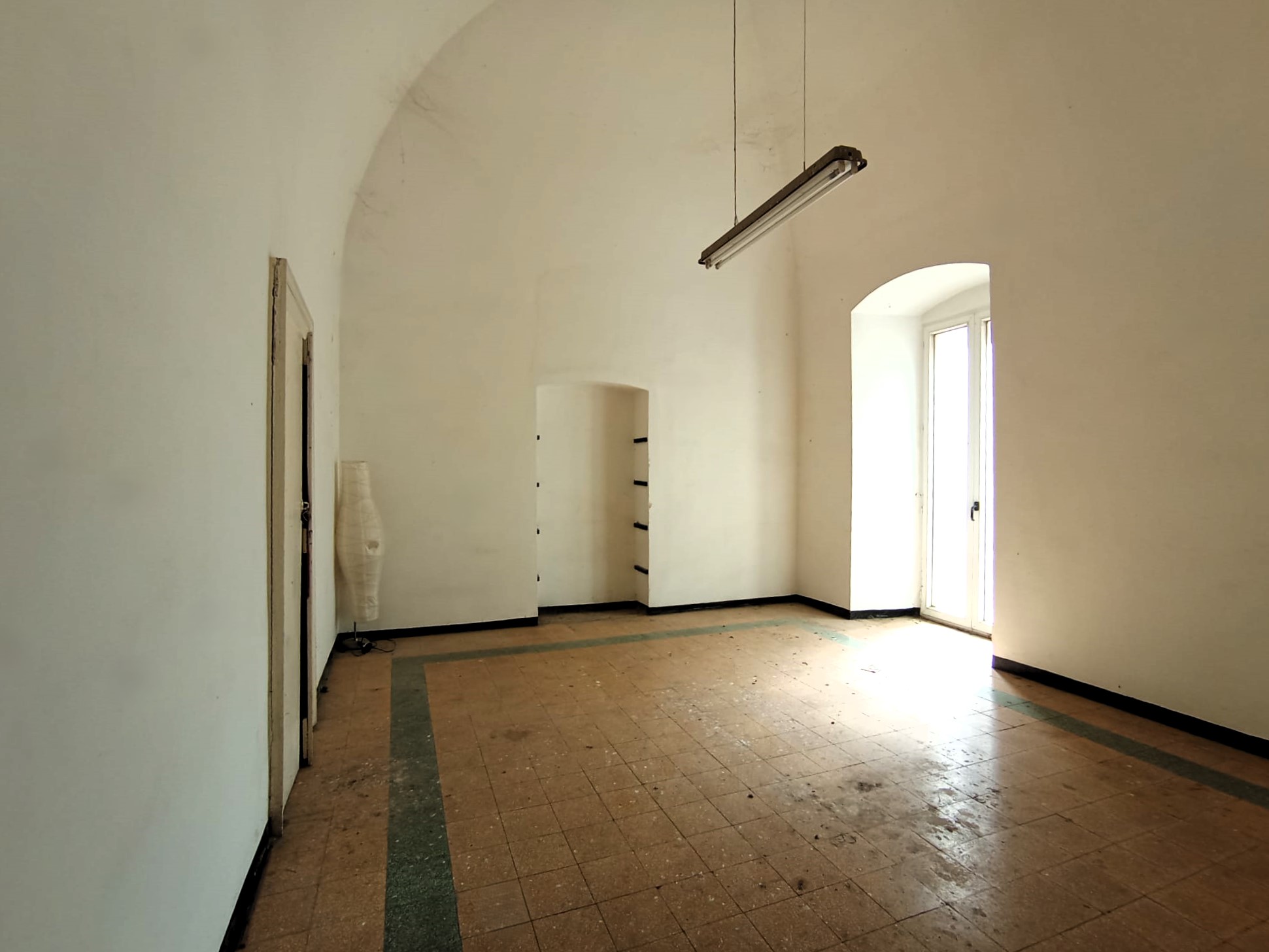 PALAZZINA D'EPOCA CON LOCALE COMMERCIALE