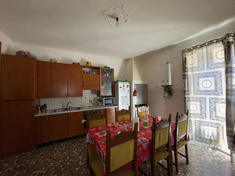 VENDESI Ampio 4 Vani in Via Ferraris (Zona S. Gerardo) - CORATO