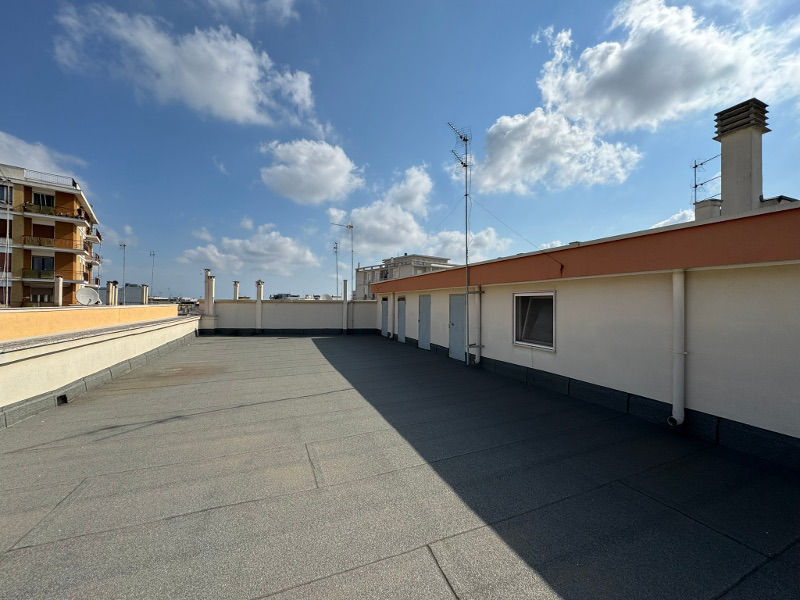 Centralissimo Quadrilocale in Vendita a Corato Proponiamo in vendita a Corato, precisamente in via Rosolino Pilo 3