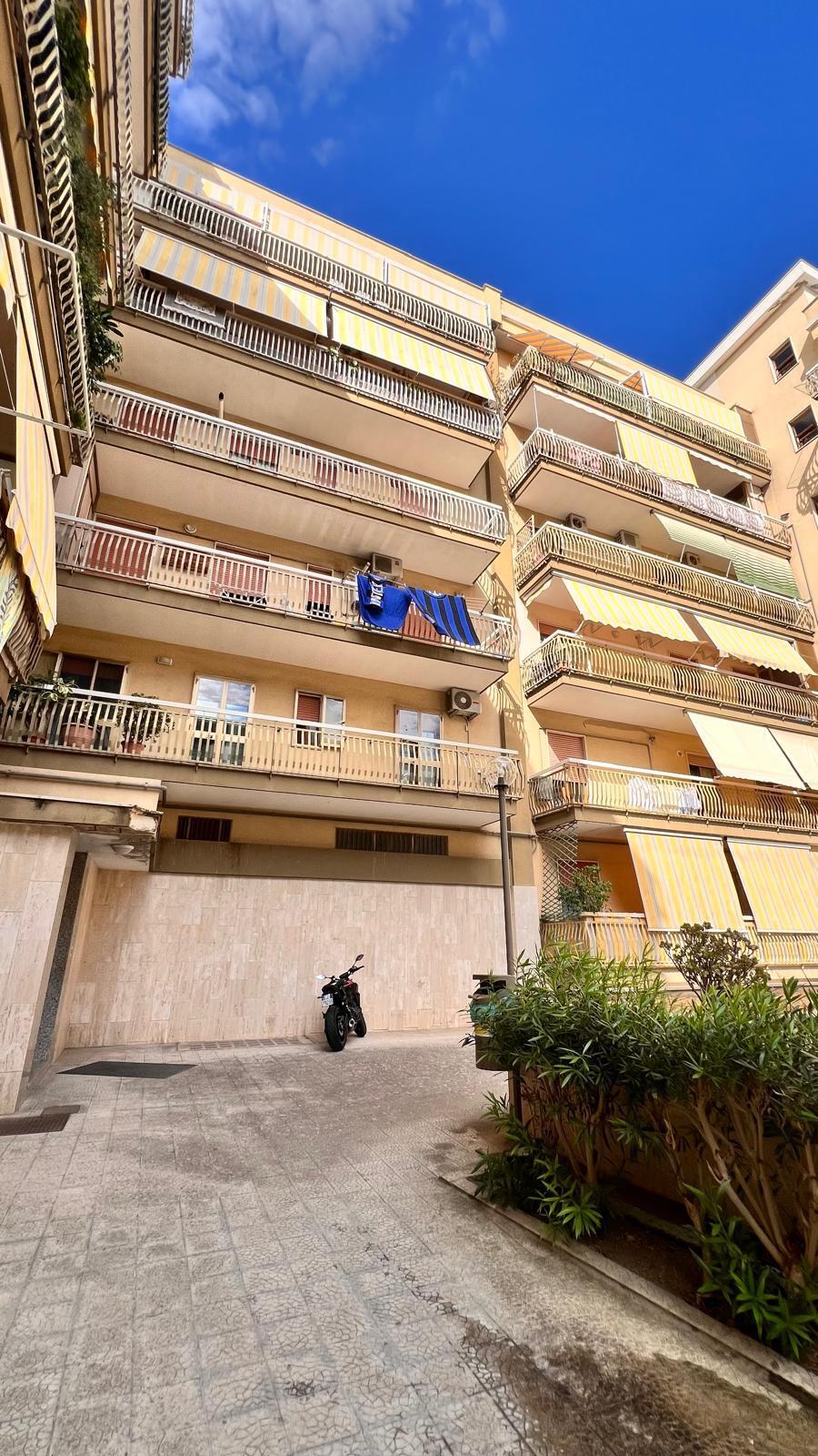 TRANI – VIA GRAMSCI - 130 MQ, DOPPIA ESPOSIZIONE E POSTO AUTO