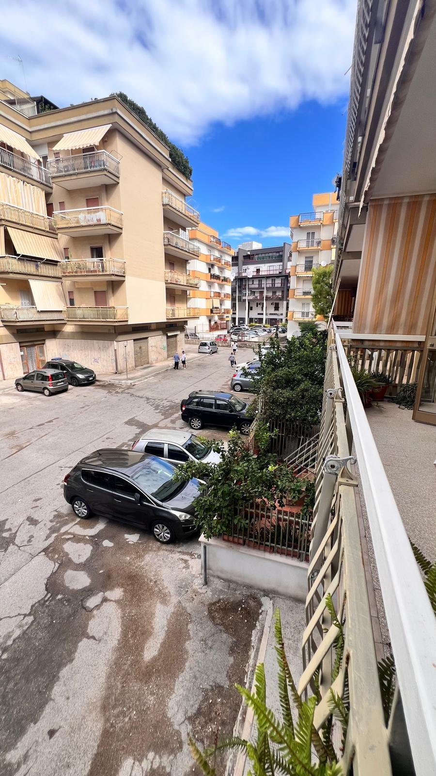 TRANI – VIA GRAMSCI - 130 MQ, DOPPIA ESPOSIZIONE E POSTO AUTO