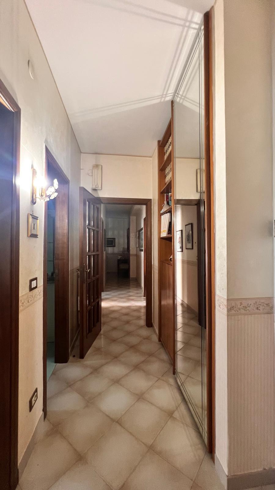 TRANI – VIA GRAMSCI - 130 MQ, DOPPIA ESPOSIZIONE E POSTO AUTO