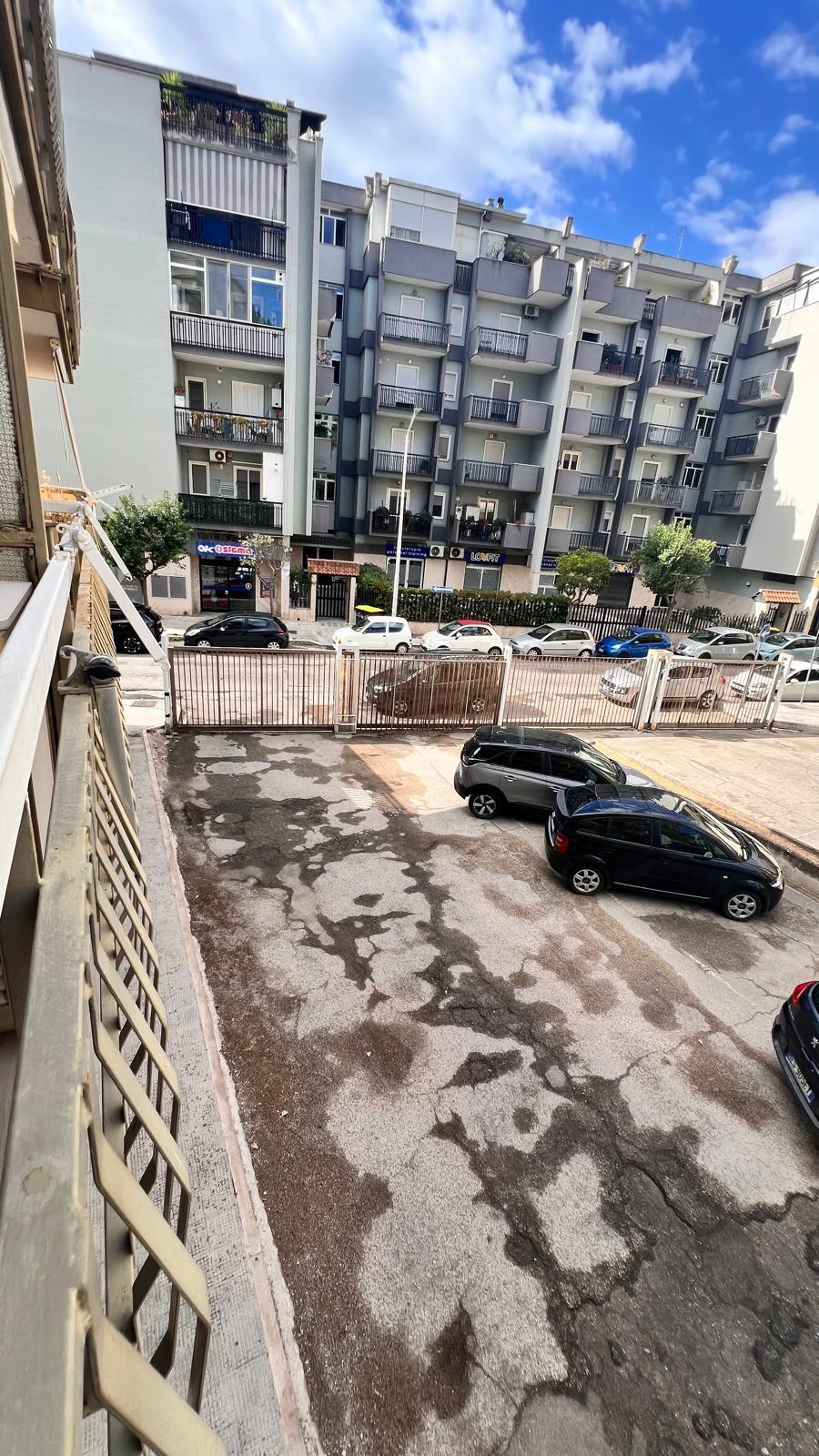 TRANI – VIA GRAMSCI - 130 MQ, DOPPIA ESPOSIZIONE E POSTO AUTO