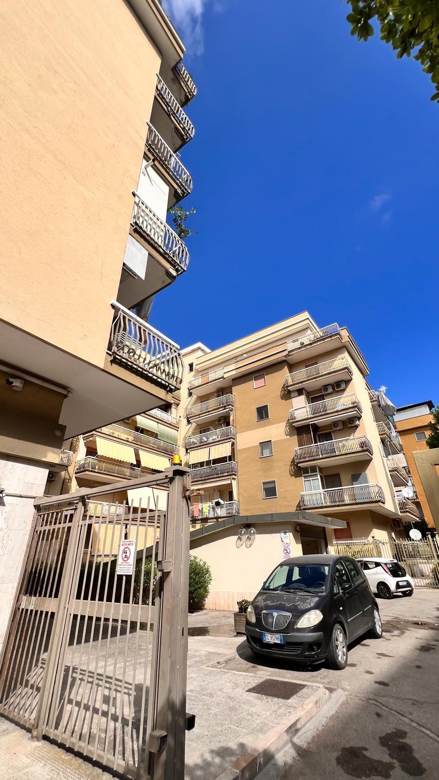 TRANI – VIA GRAMSCI - 130 MQ, DOPPIA ESPOSIZIONE E POSTO AUTO