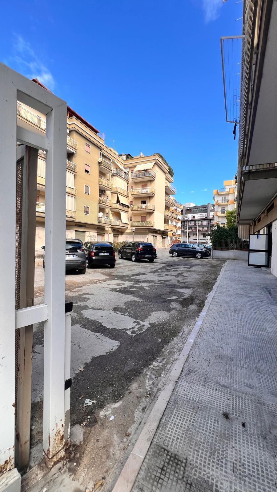 TRANI – VIA GRAMSCI - 130 MQ, DOPPIA ESPOSIZIONE E POSTO AUTO