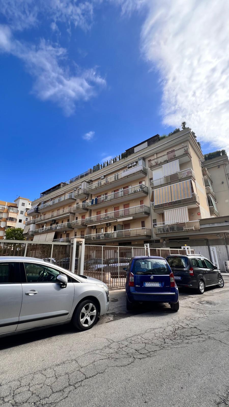 TRANI – VIA GRAMSCI - 130 MQ, DOPPIA ESPOSIZIONE E POSTO AUTO