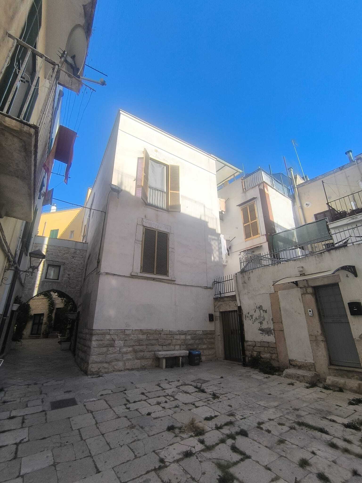 TRANI - CENTRO STORICO - APPARTAMENTO CON TERRAZZO