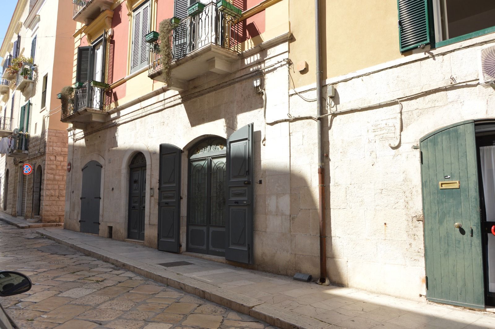TRANI - CENTRO - PALAZZINA D'EPOCA INDIPENDENTE
