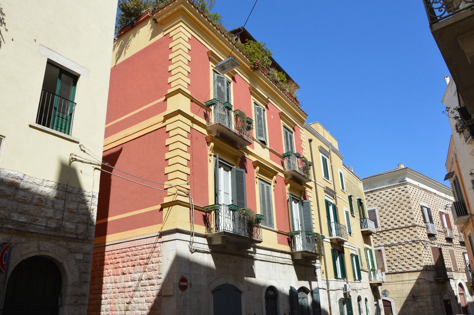 TRANI - CENTRO - PALAZZINA D'EPOCA INDIPENDENTE