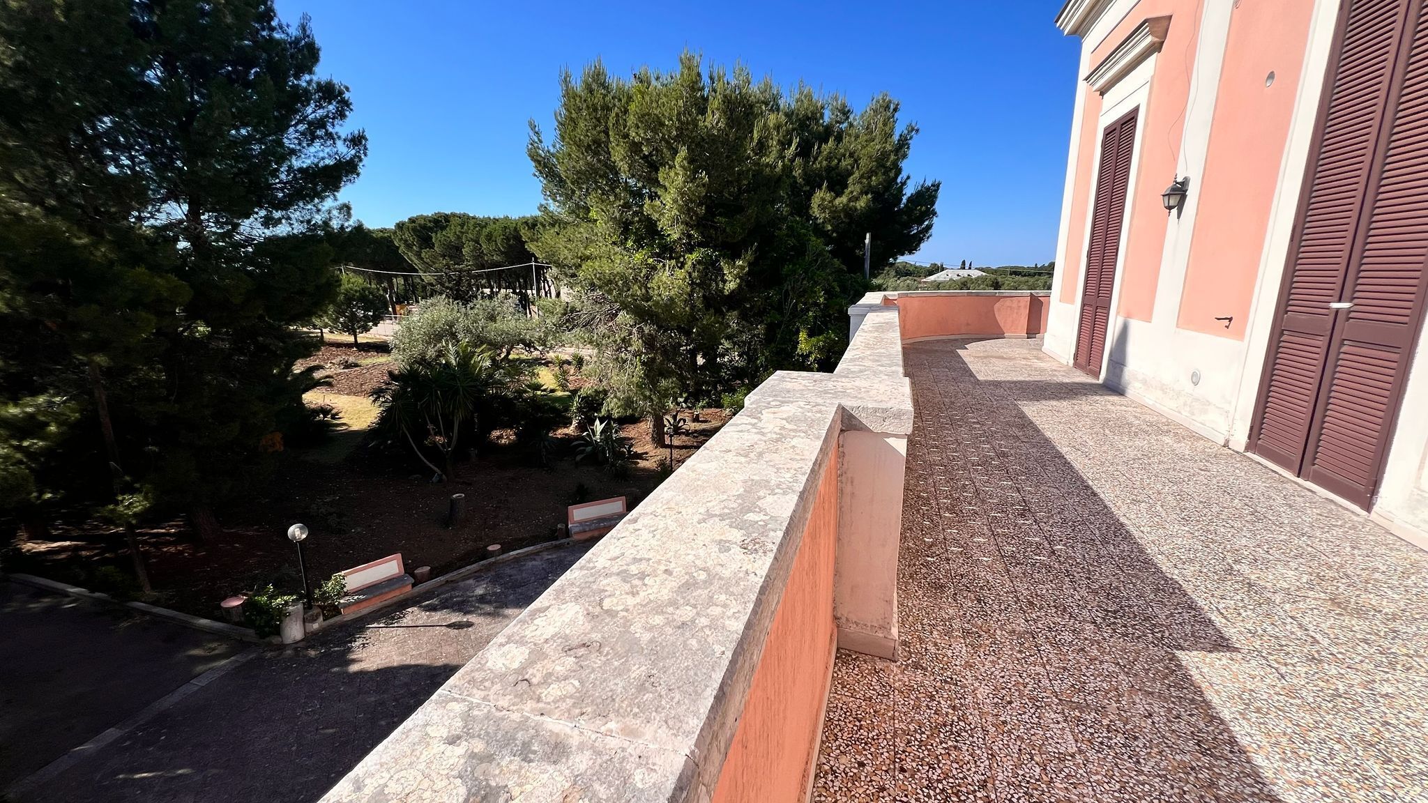 TRANI - PRESTIGIOSA VILLA CON TERRENO EDIFICABILE
