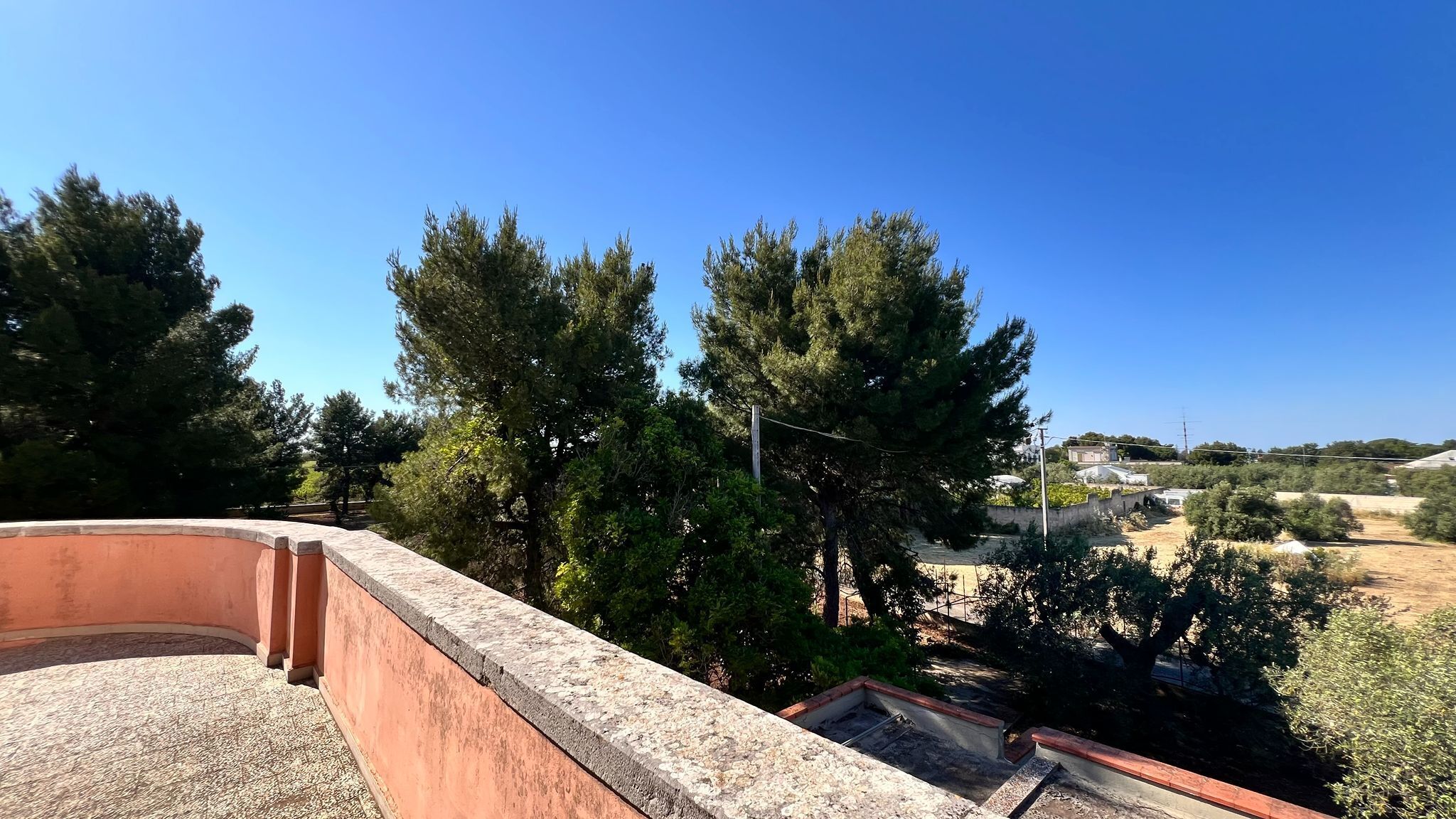 TRANI - PRESTIGIOSA VILLA CON TERRENO EDIFICABILE