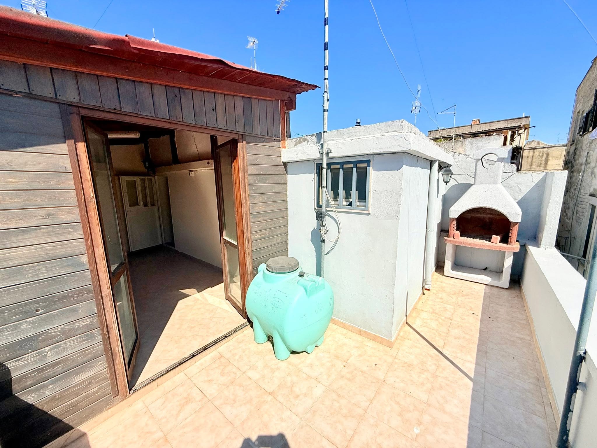 Casa indipendente angolare su 3 livelli