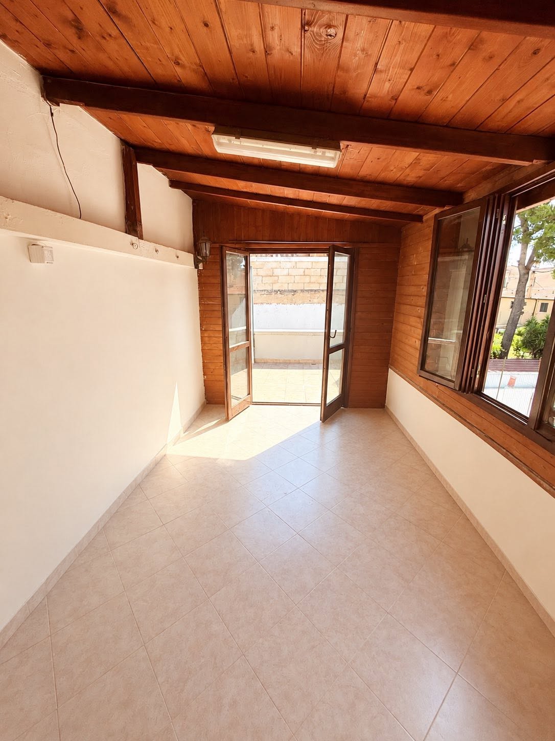 Casa indipendente angolare su 3 livelli