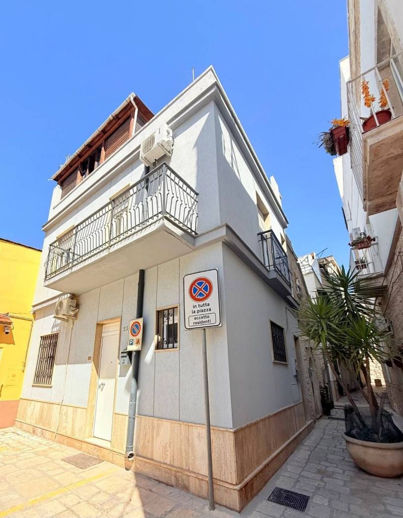 Casa indipendente angolare su 3 livelli