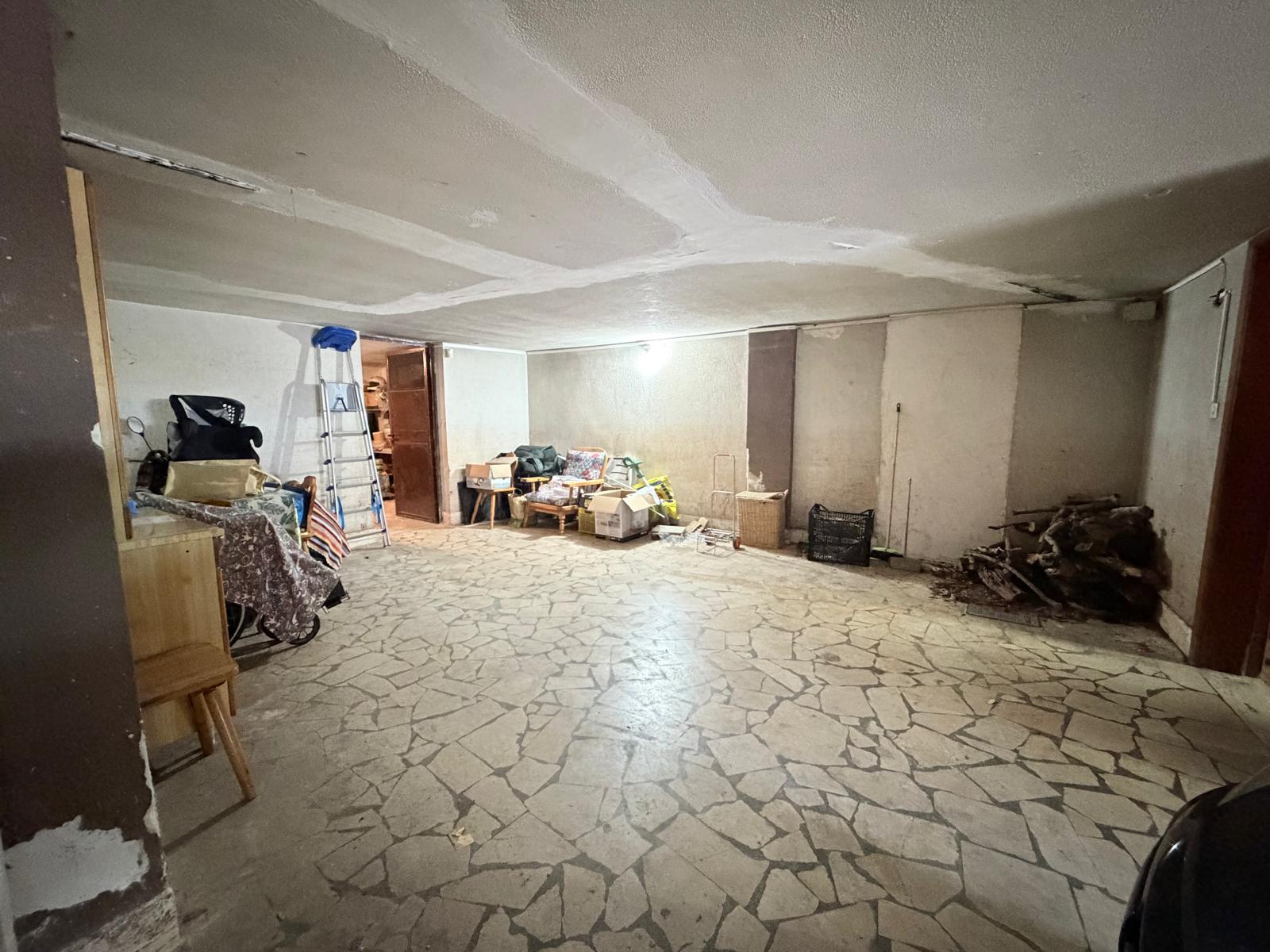 Ampio appartamento in villa bifamiliare – con box, mansarda e giardino