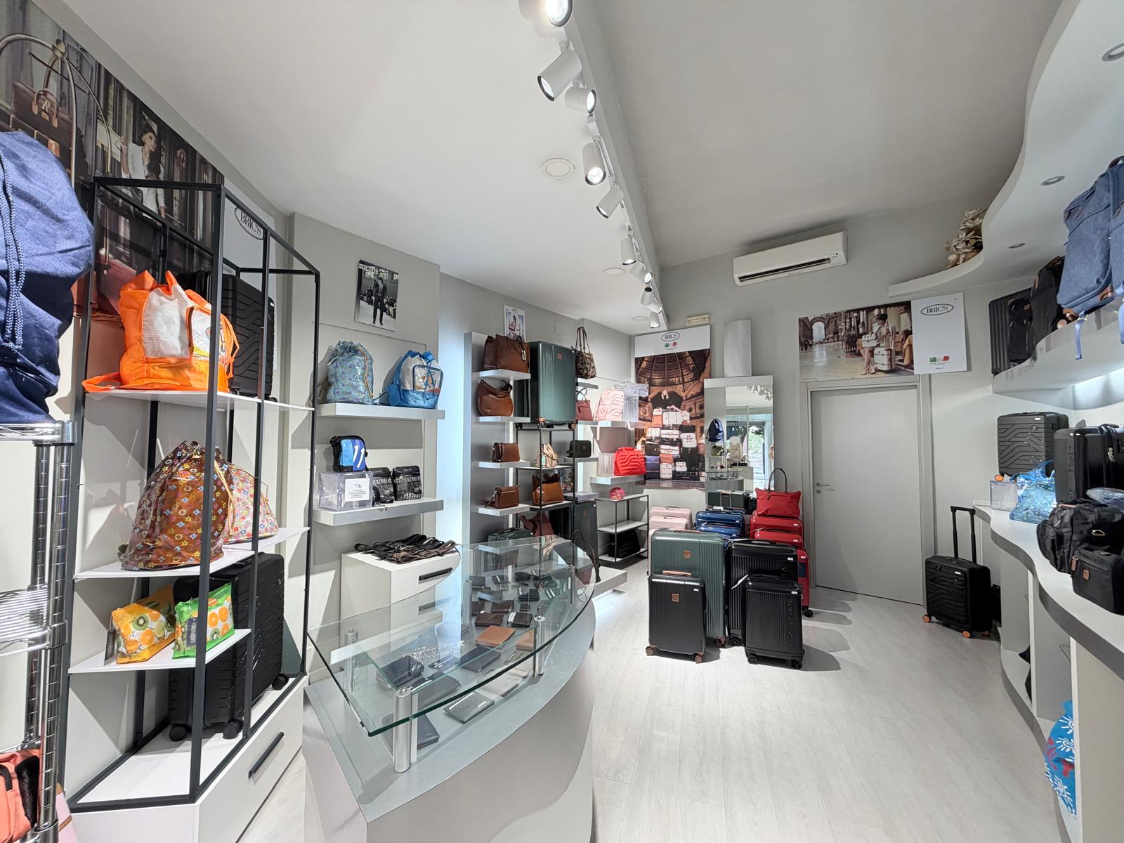 Storica attività di vendita pelletteria e accessori