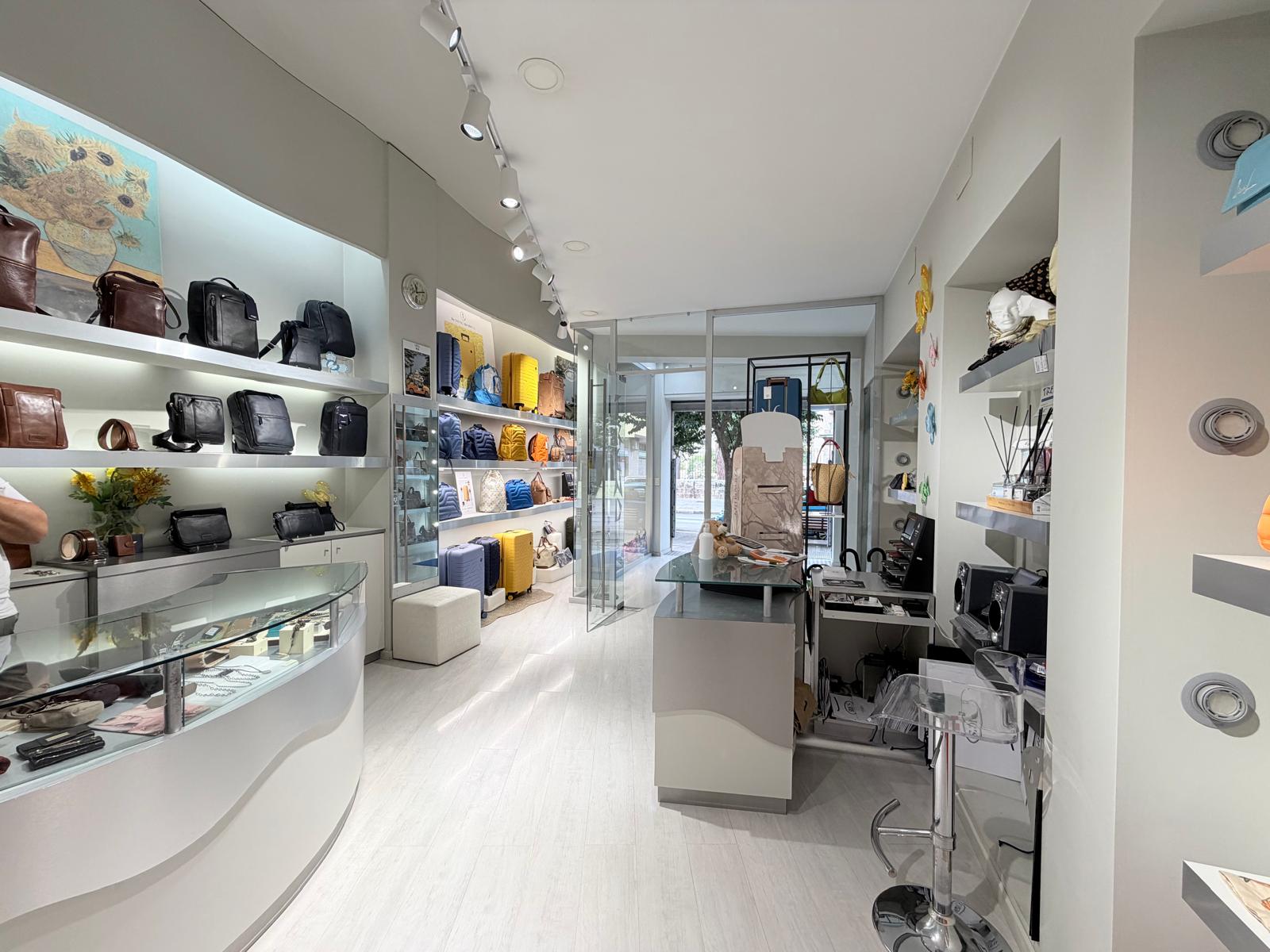 Storica attività di vendita pelletteria e accessori