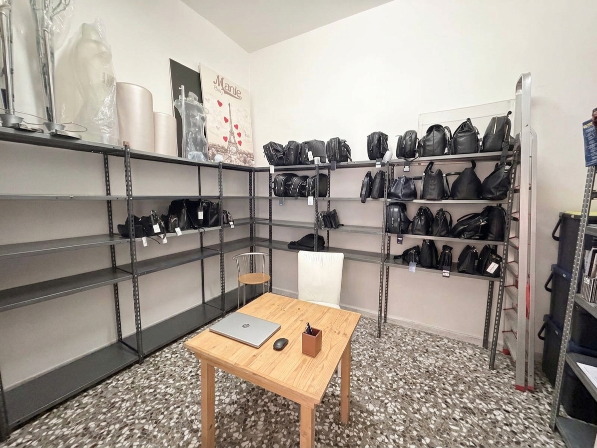 Storica attività di vendita pelletteria e accessori