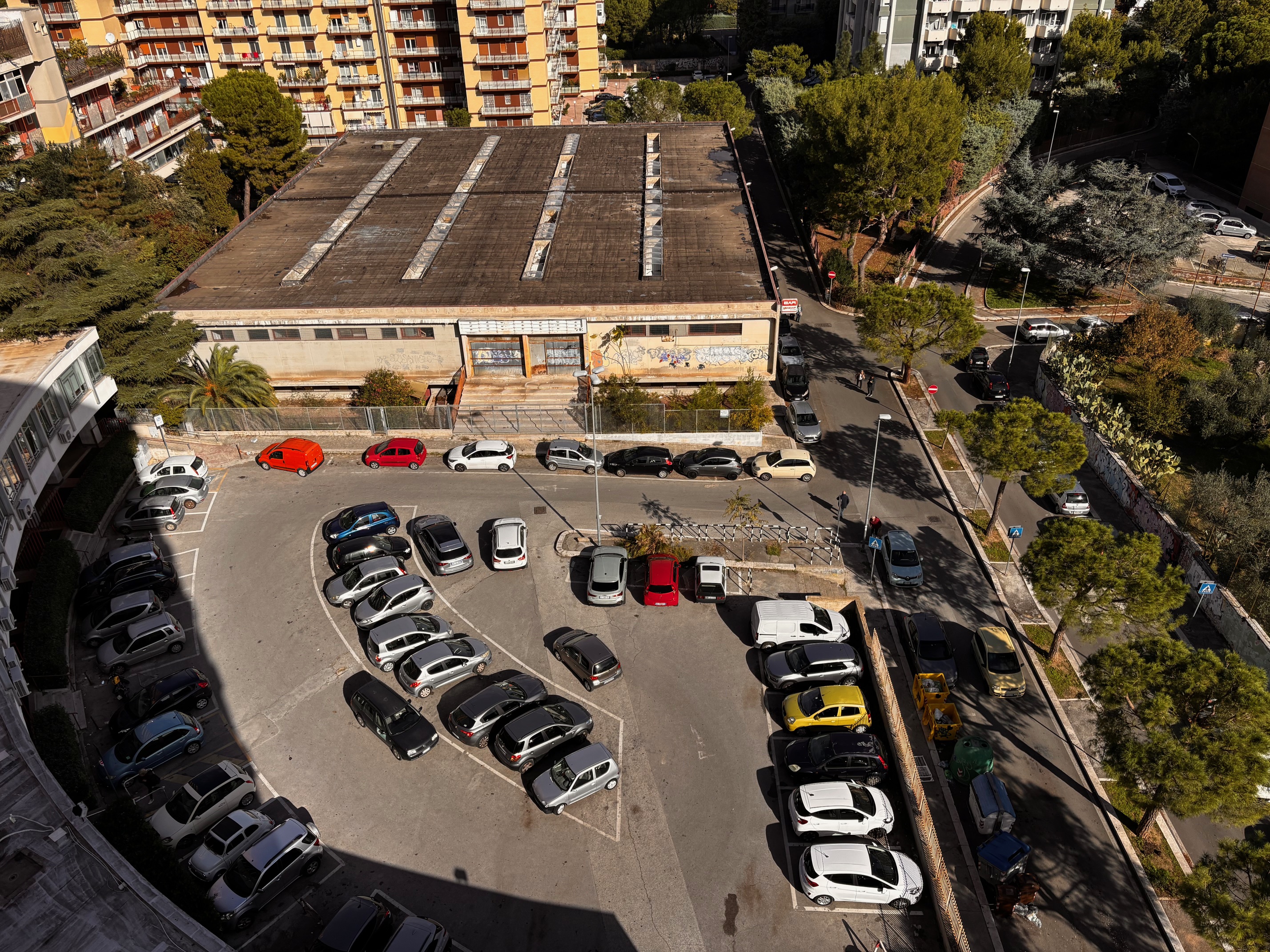 Libero ampio appartamento piano alto e posto auto
