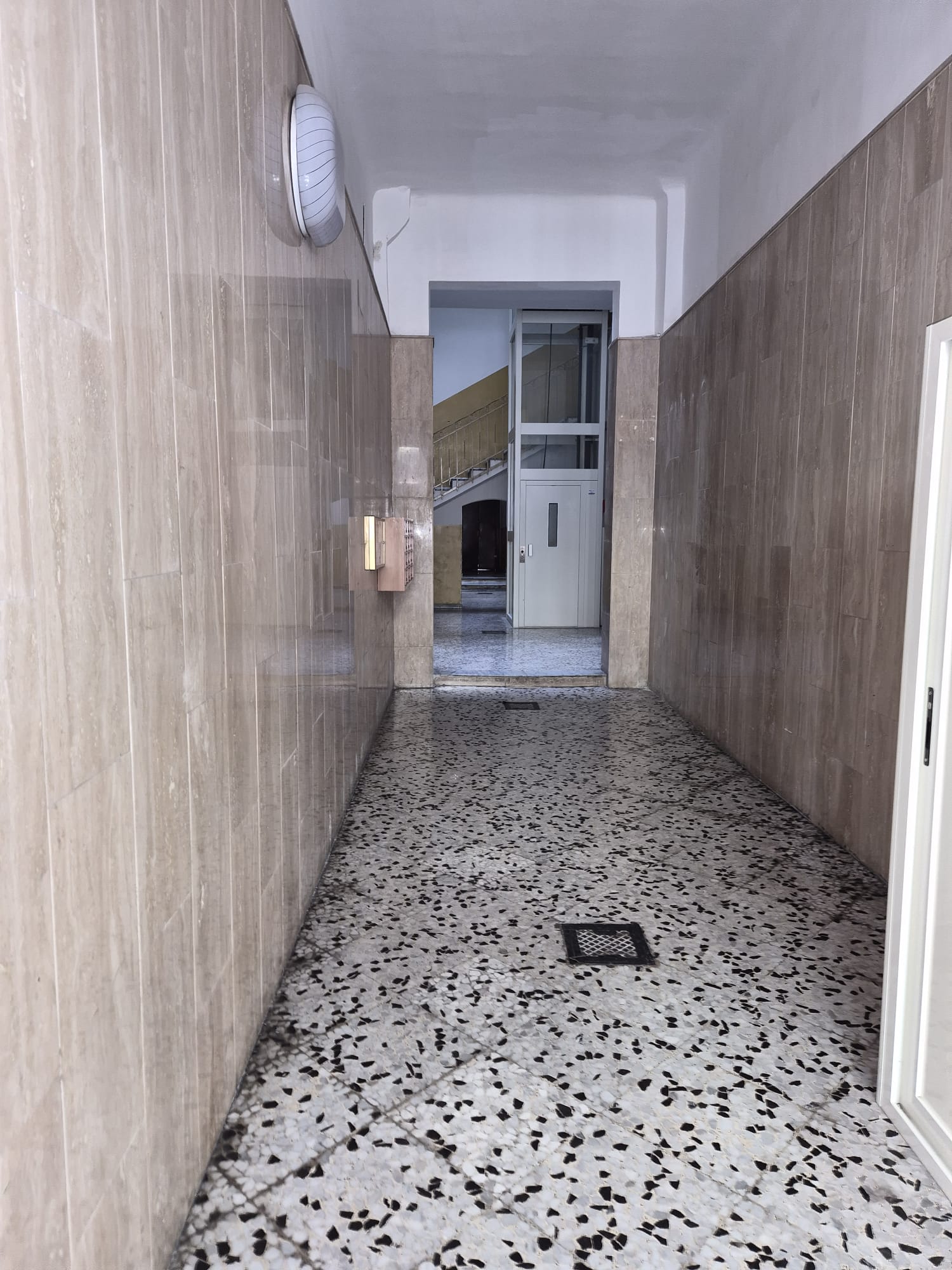 2 VANI ADIACENZE VIA CRISPI
