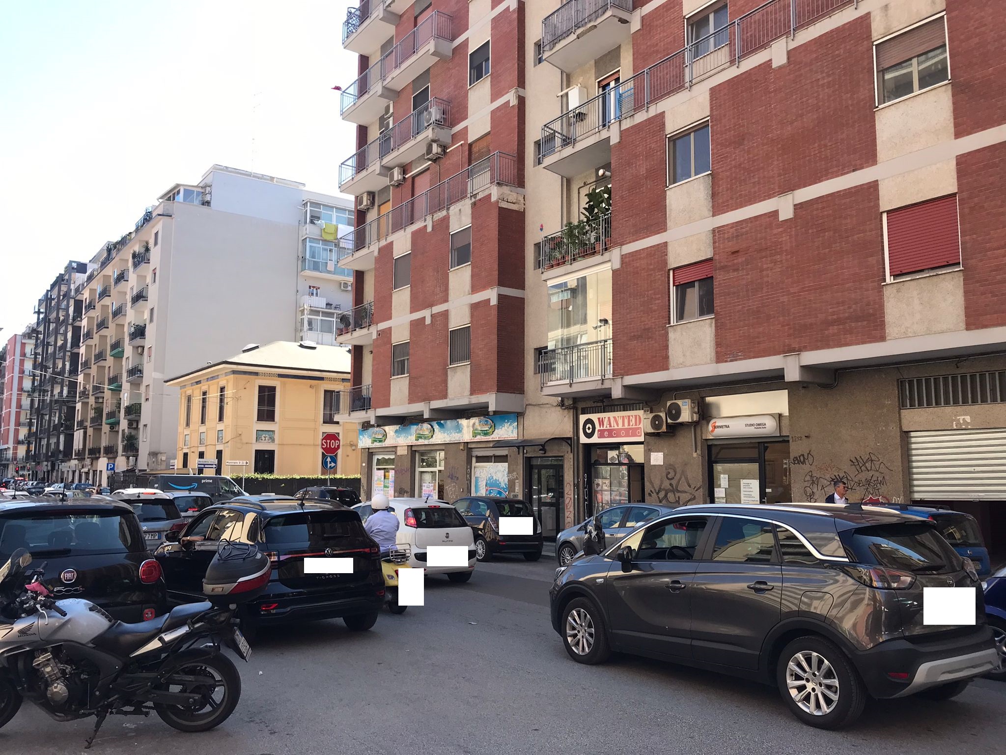 Carrassi locale commerciale su due livelli mq 40+40.