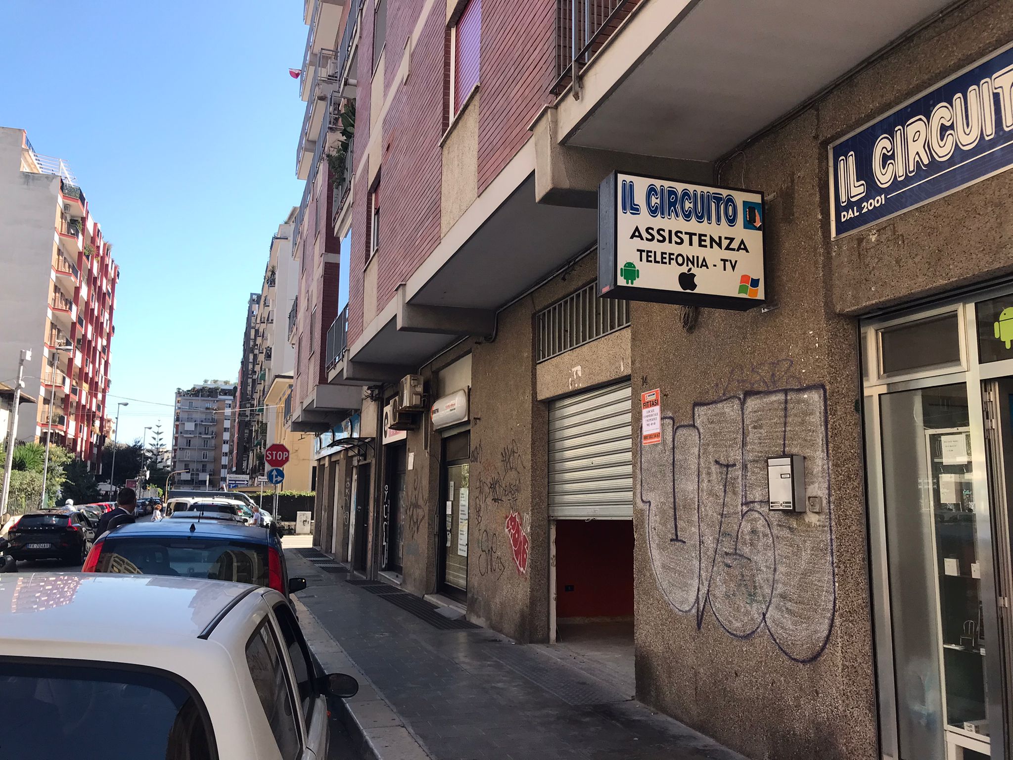 Carrassi locale commerciale su due livelli mq 40+40.
