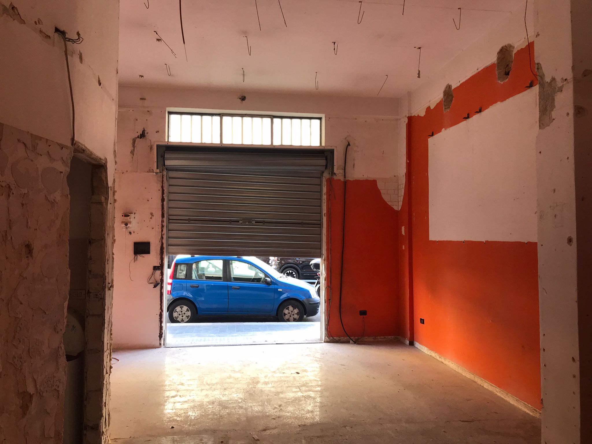 Carrassi locale commerciale su due livelli mq 40+40.
