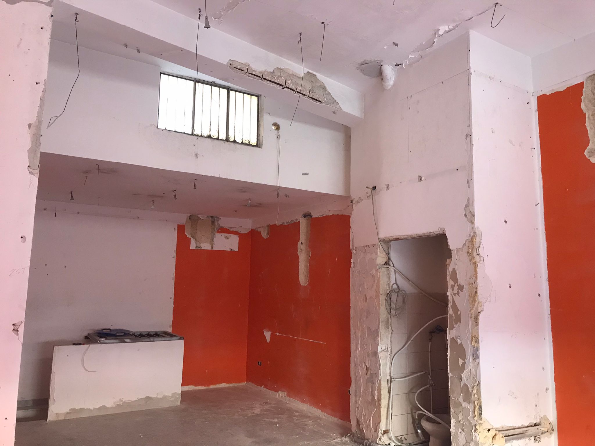 Carrassi locale commerciale su due livelli mq 40+40.