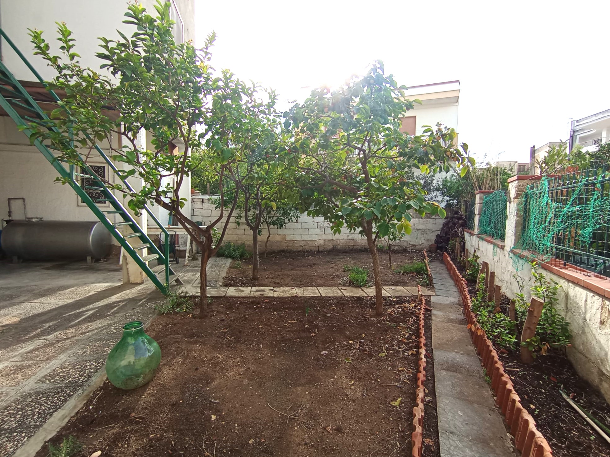 TRILOCALE CON GIARDINO PRIVATO