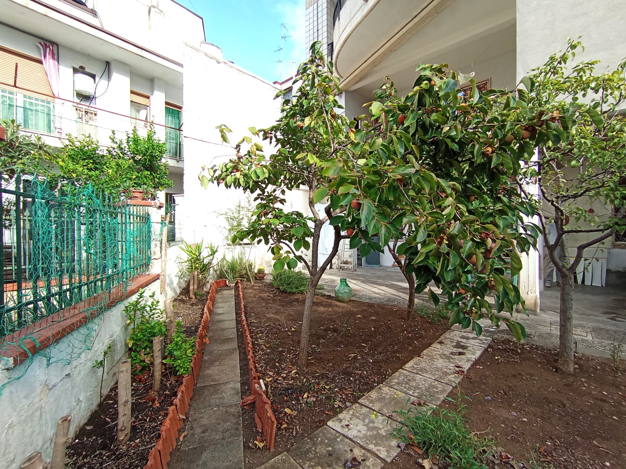 TRILOCALE CON GIARDINO PRIVATO