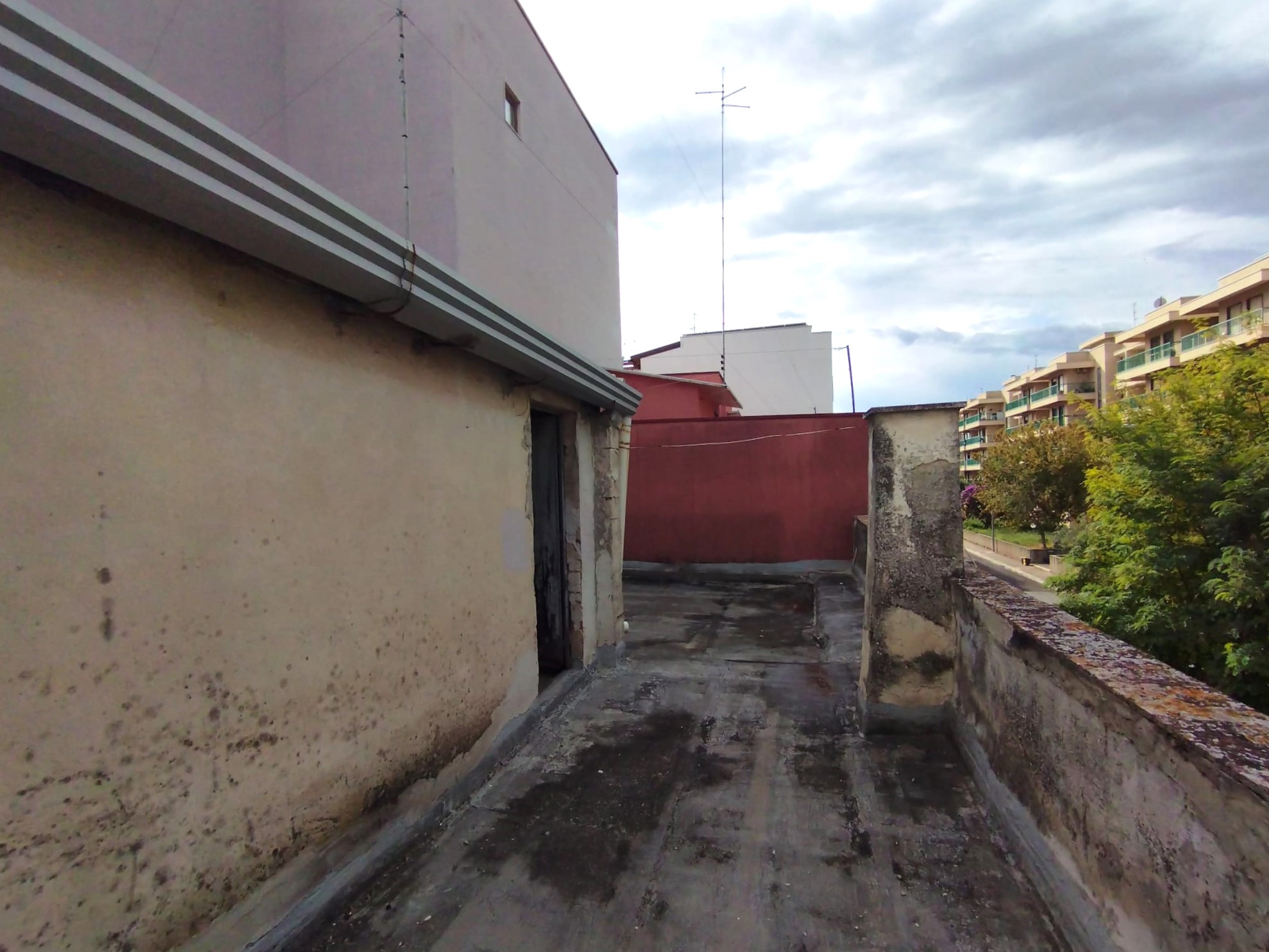 SOLUZIONE ANGOLARE CON POTENZIALE EDIFICATORIO