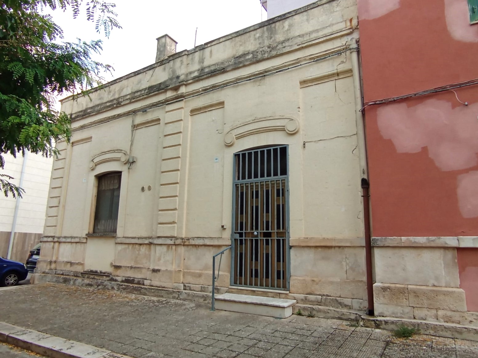 SOLUZIONE ANGOLARE CON POTENZIALE EDIFICATORIO