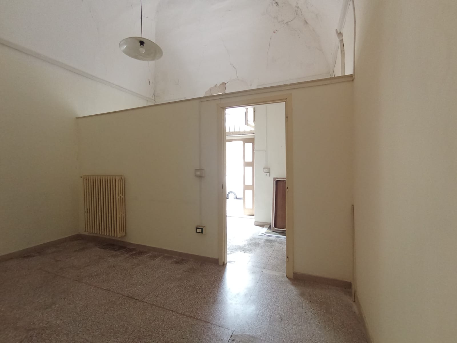 SOLUZIONE ANGOLARE CON POTENZIALE EDIFICATORIO