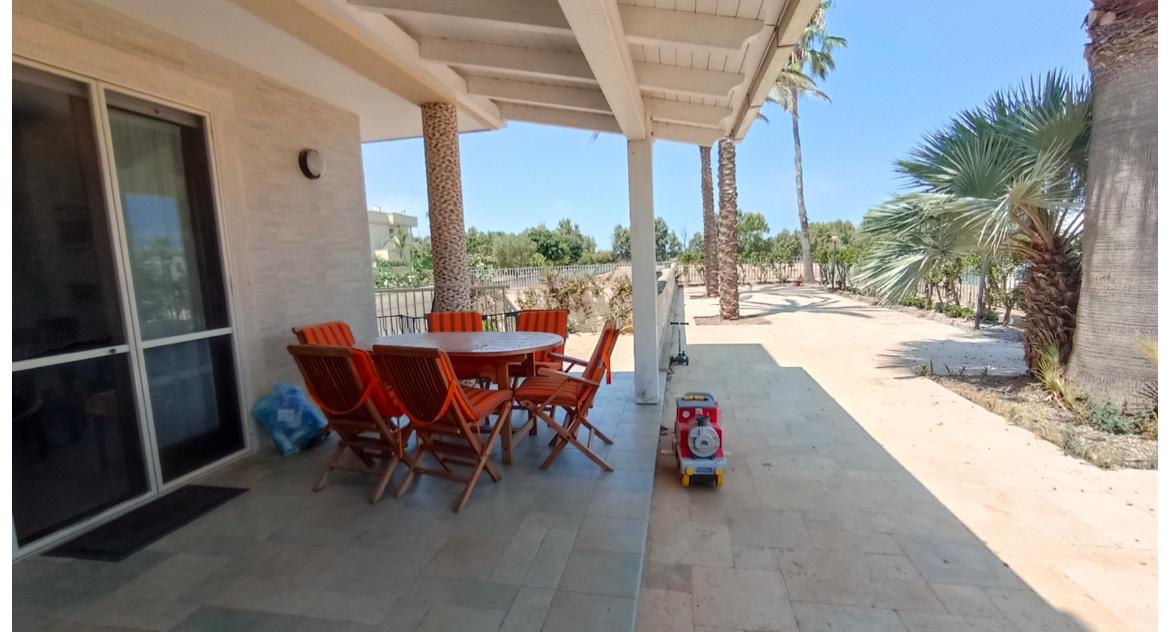 VILLA A POCHI PASSI DAL MARE
