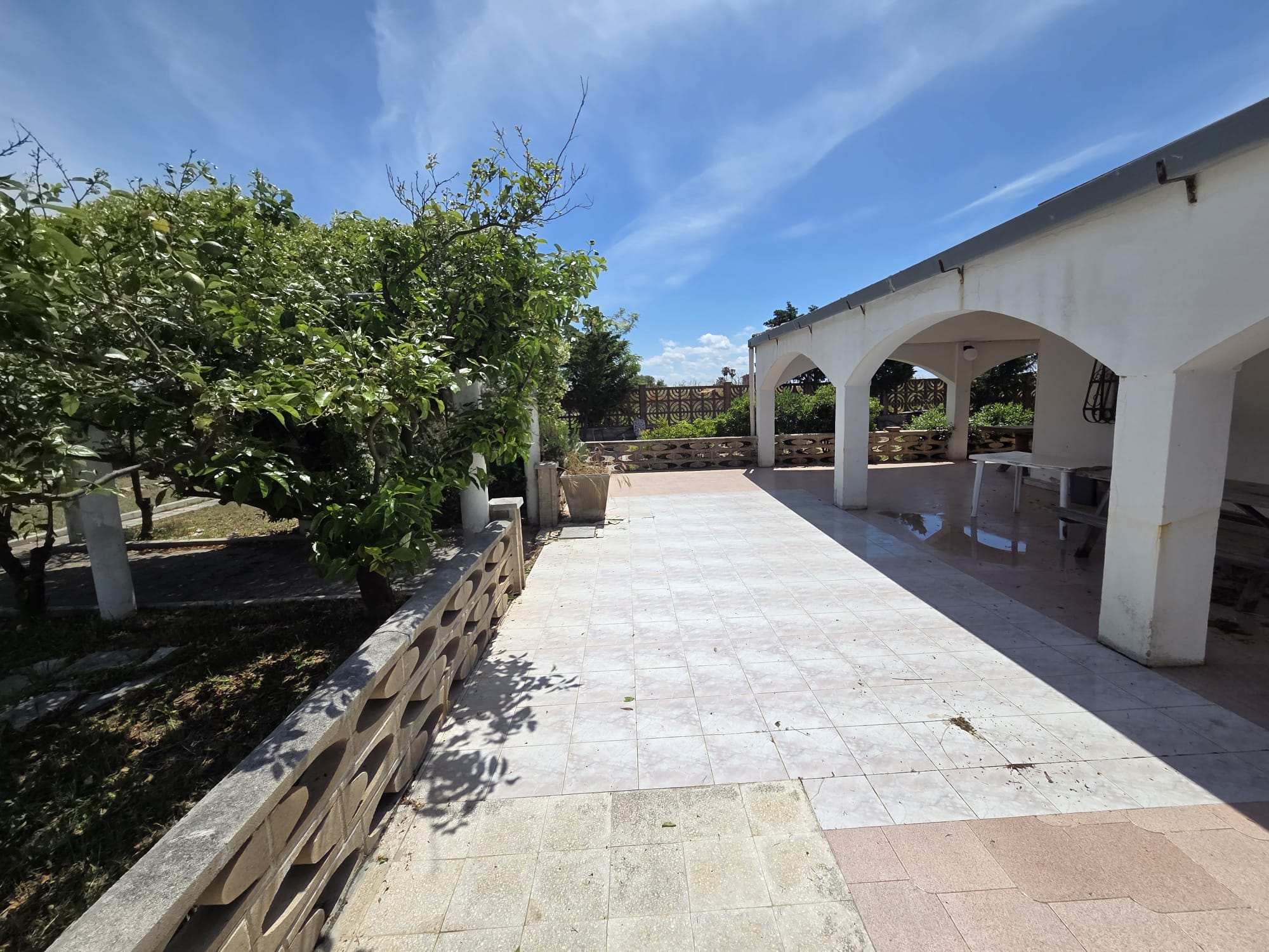 VILLA CON TERRENO E ACCESSO AL MARE