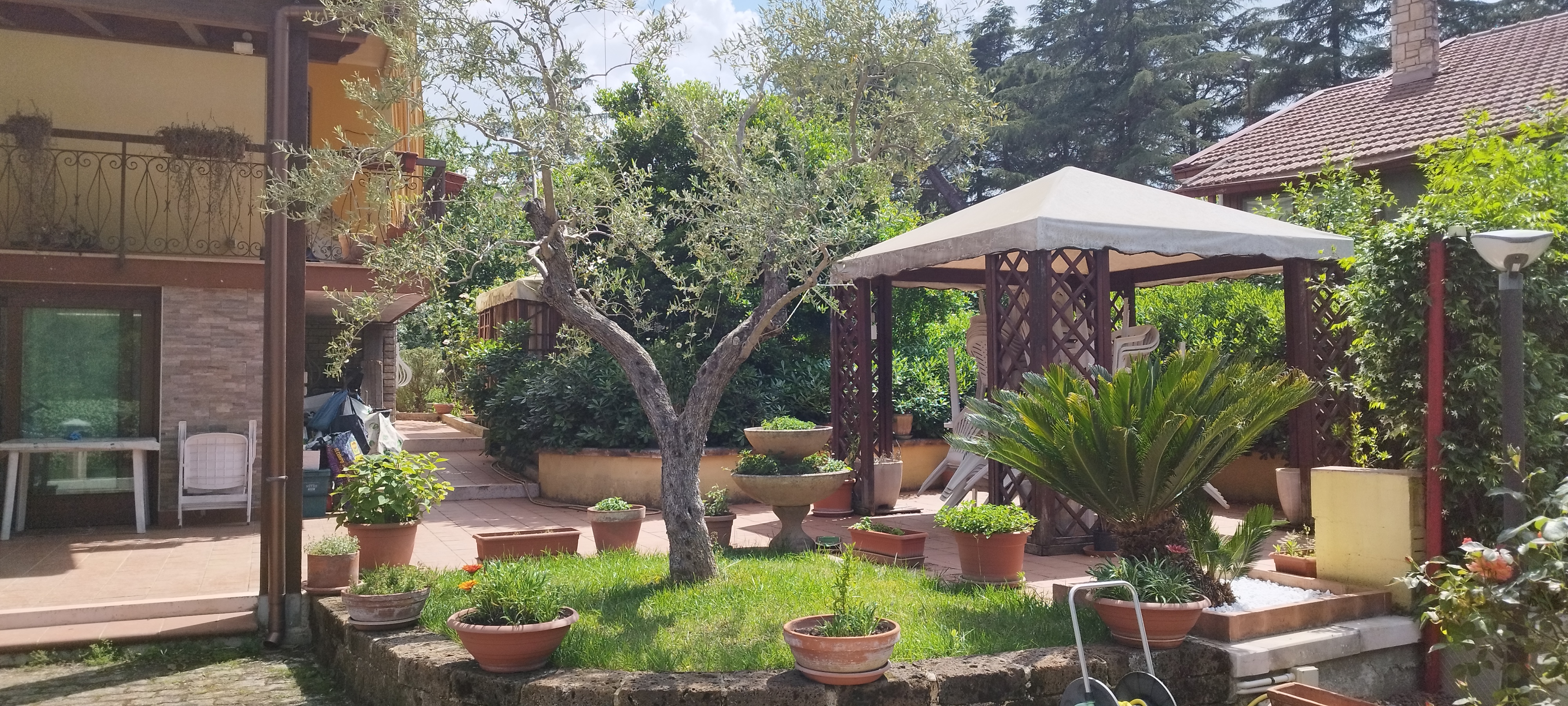 VILLA CON GIARDINO