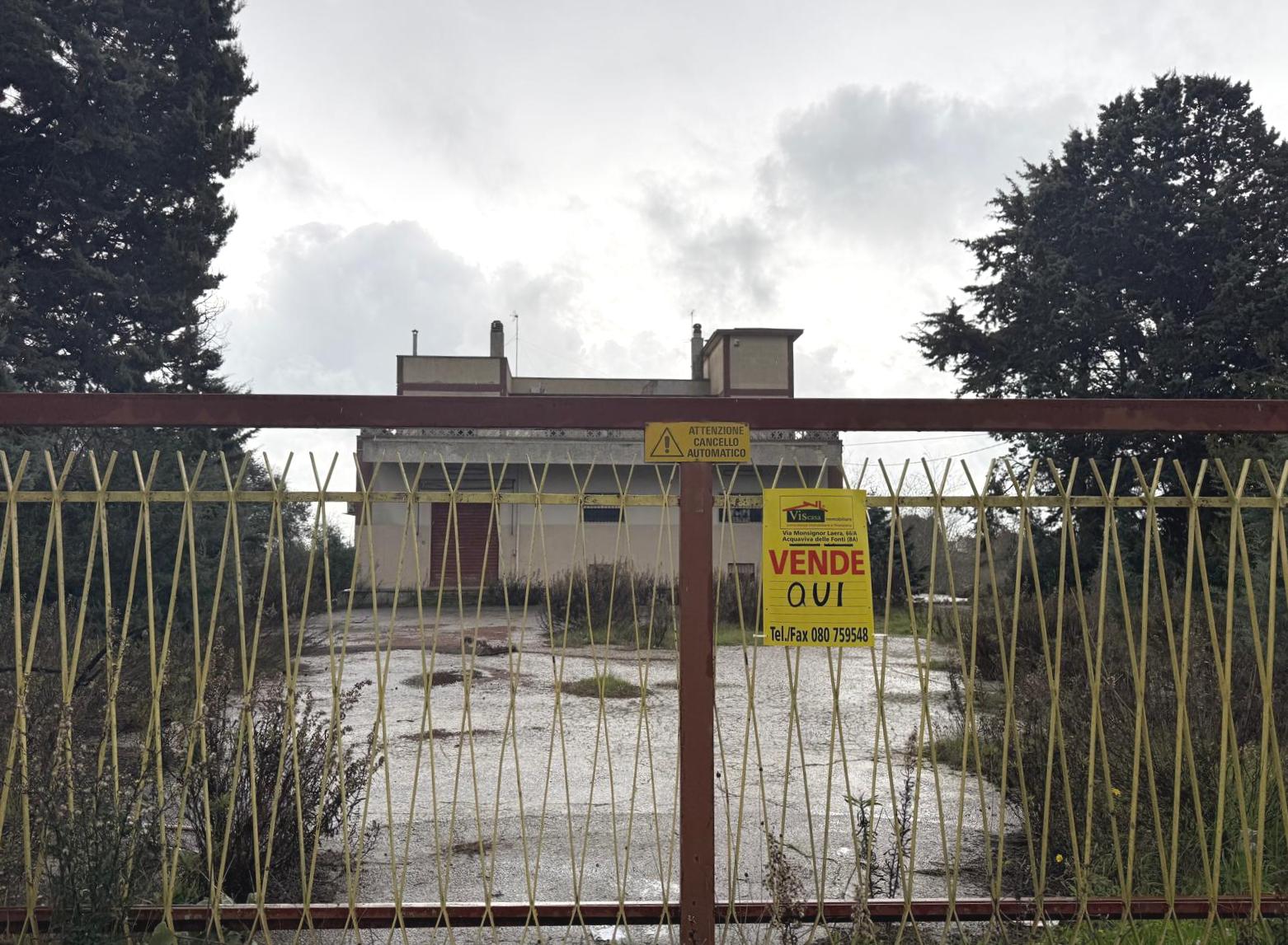 Capannone industriale con abitazione, depositi e uffici