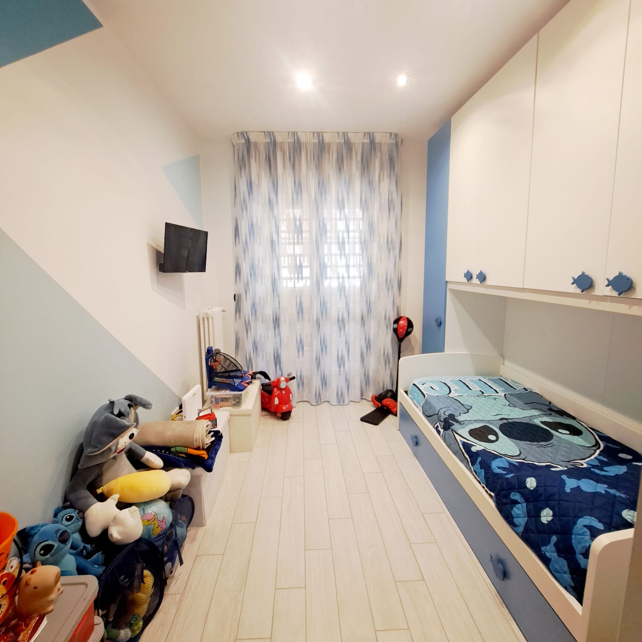 Bari. Q.re San Paolo. Via Silvestri.