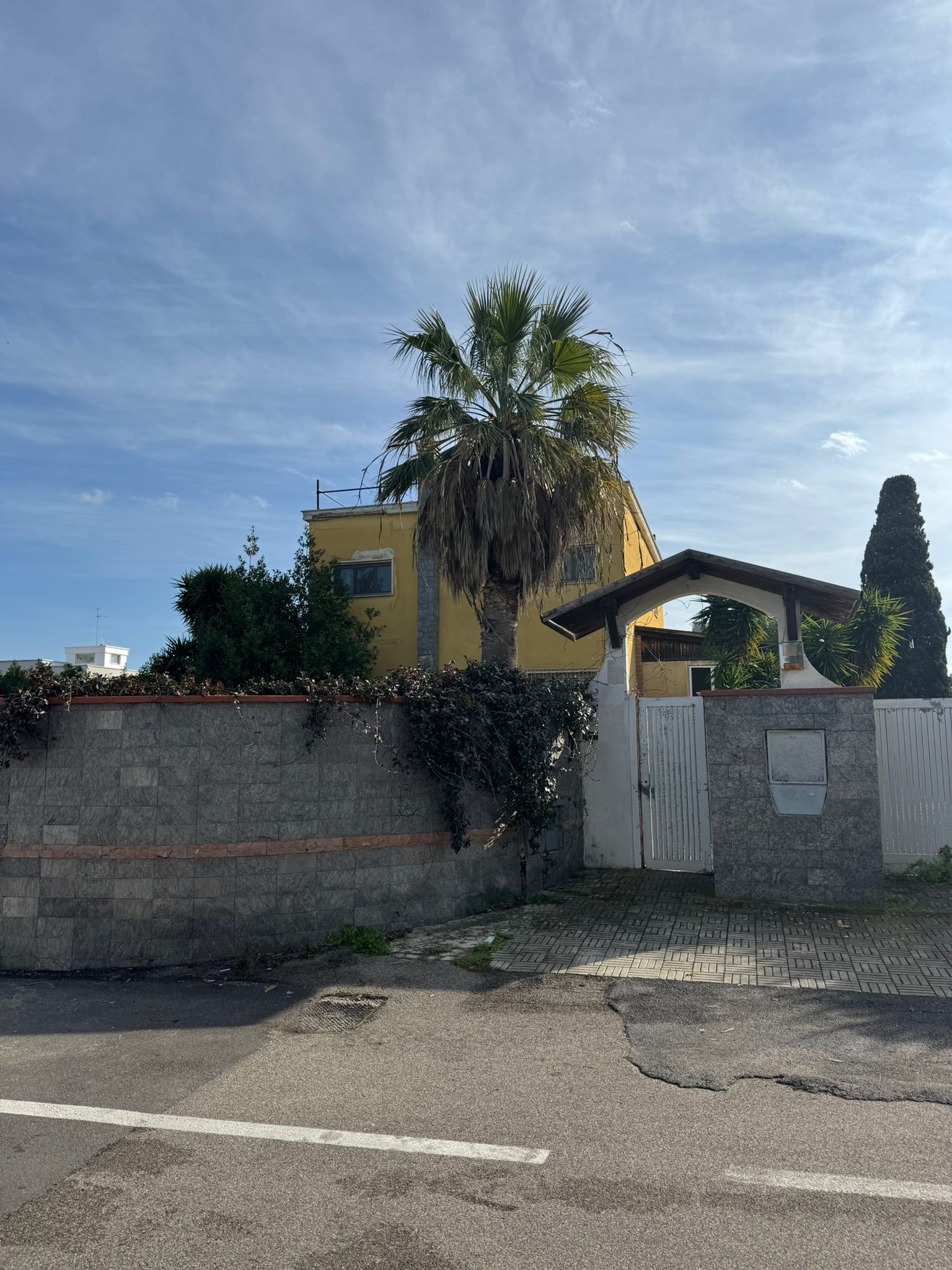 PALESE - VILLA SINGOLA SU TRE LIVELLI