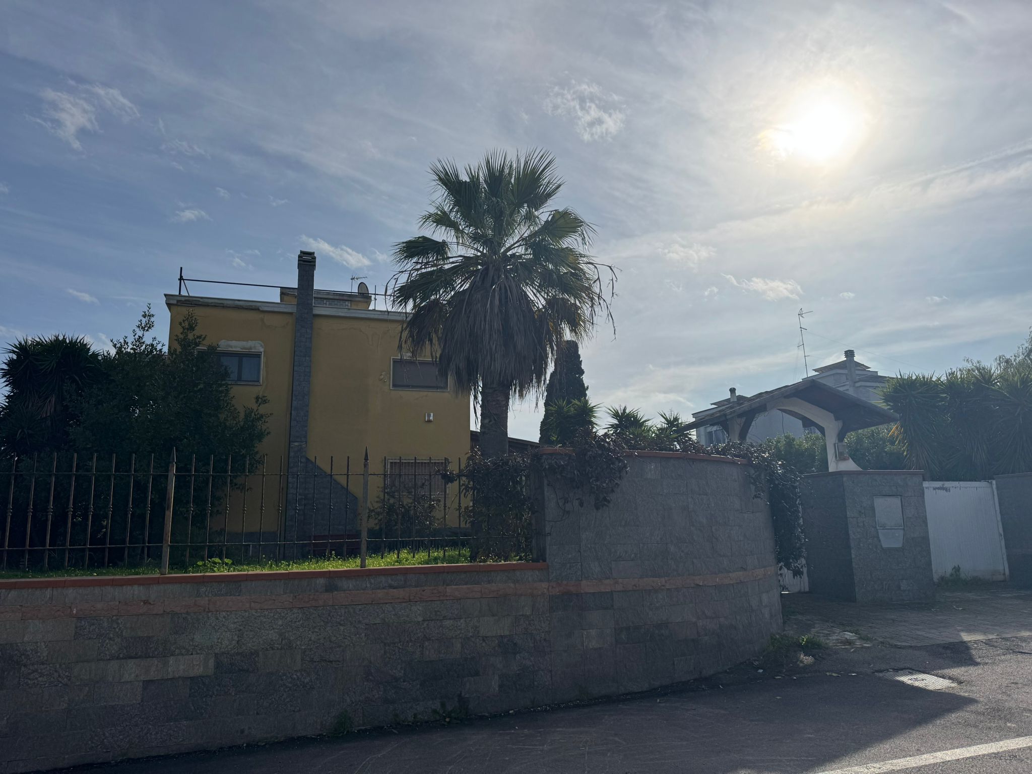PALESE - VILLA SINGOLA SU TRE LIVELLI