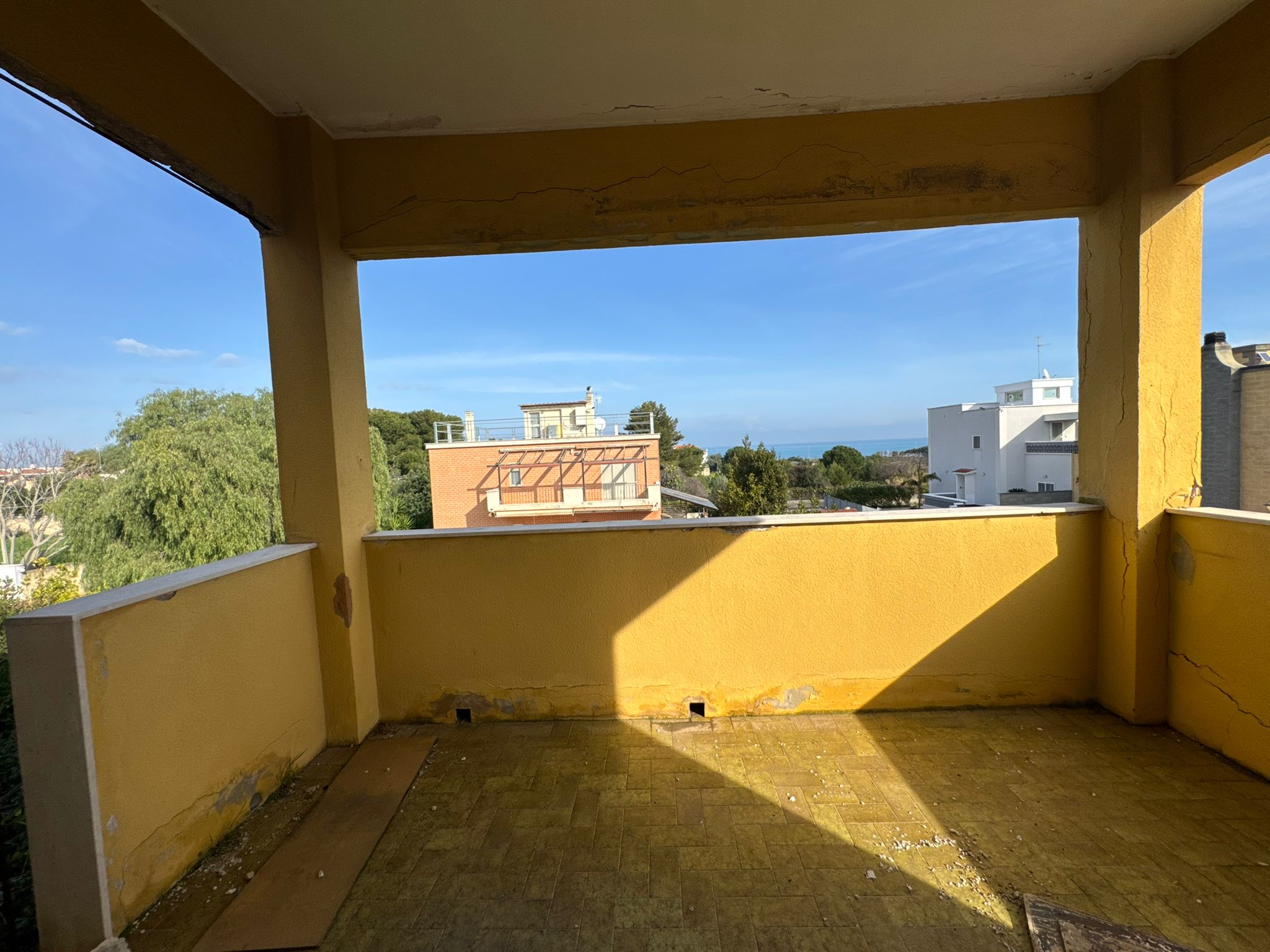 PALESE - VILLA SINGOLA SU TRE LIVELLI