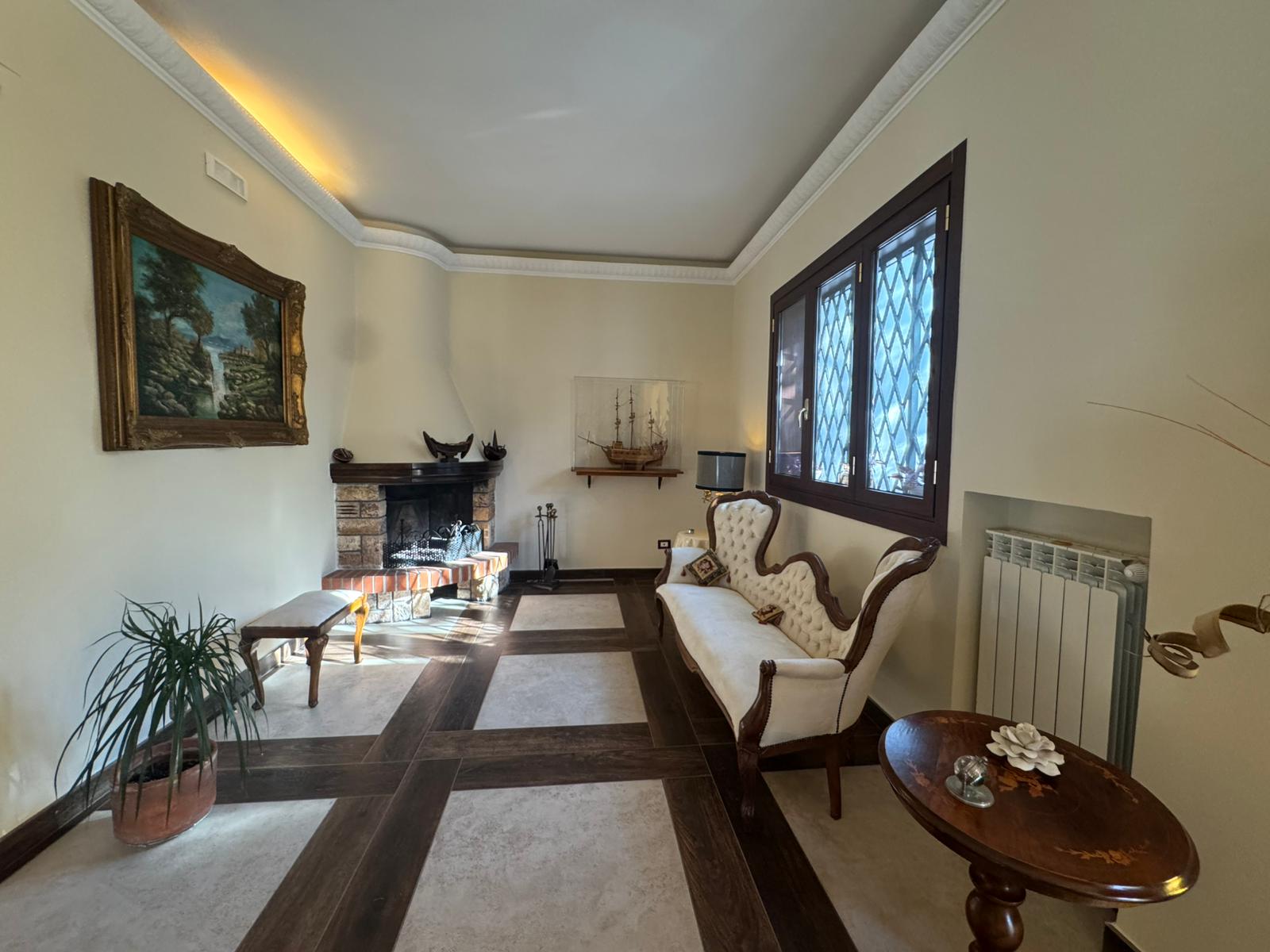 PALESE - VILLA SINGOLA SU TRE LIVELLI
